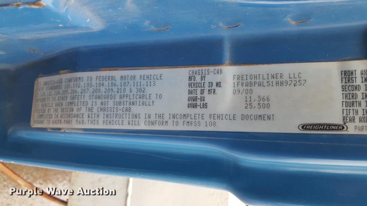 image for item EN9633 2001 Freightliner FL60 flatbed truck