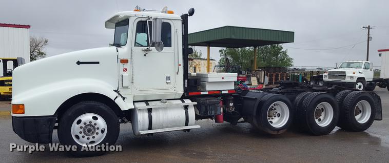 image for item EN9634 1995 International 9400 semi truck