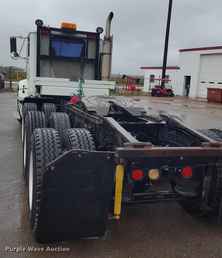 image for item EN9634 1995 International 9400 semi truck