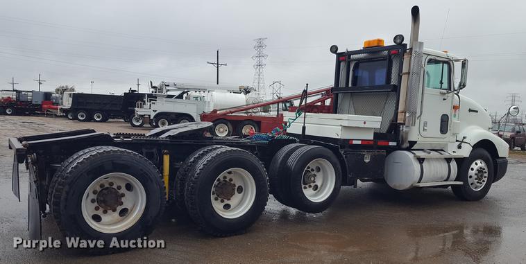 image for item EN9634 1995 International 9400 semi truck