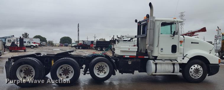 image for item EN9634 1995 International 9400 semi truck