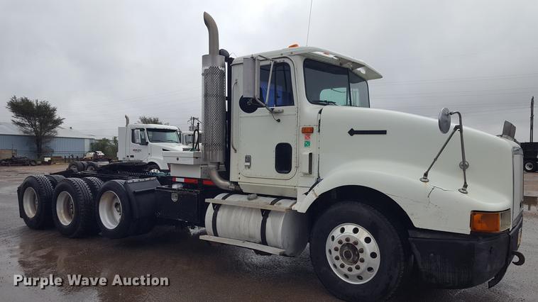 image for item EN9634 1995 International 9400 semi truck