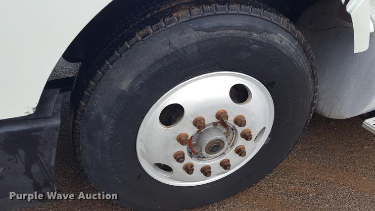 image for item EN9634 1995 International 9400 semi truck