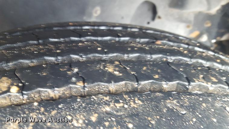 image for item EN9634 1995 International 9400 semi truck