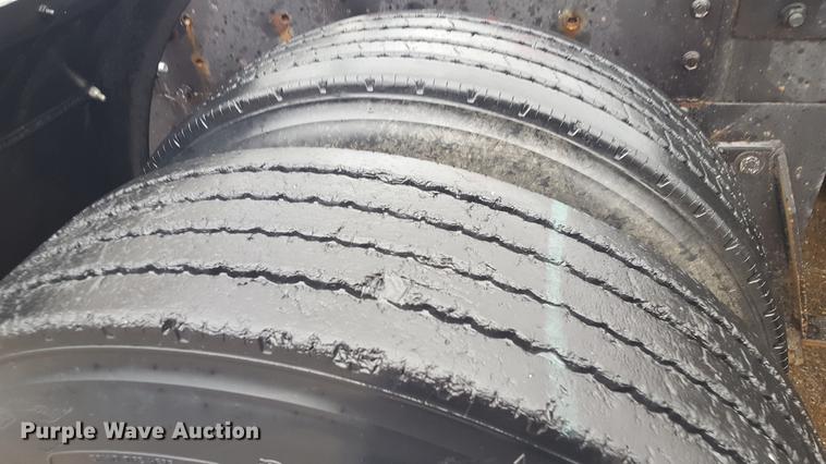 image for item EN9634 1995 International 9400 semi truck