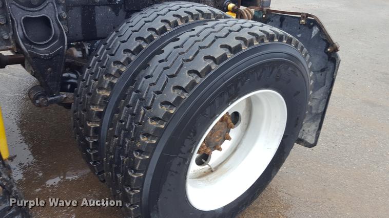 image for item EN9634 1995 International 9400 semi truck