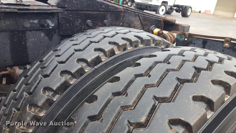 image for item EN9634 1995 International 9400 semi truck