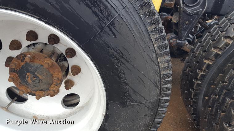 image for item EN9634 1995 International 9400 semi truck