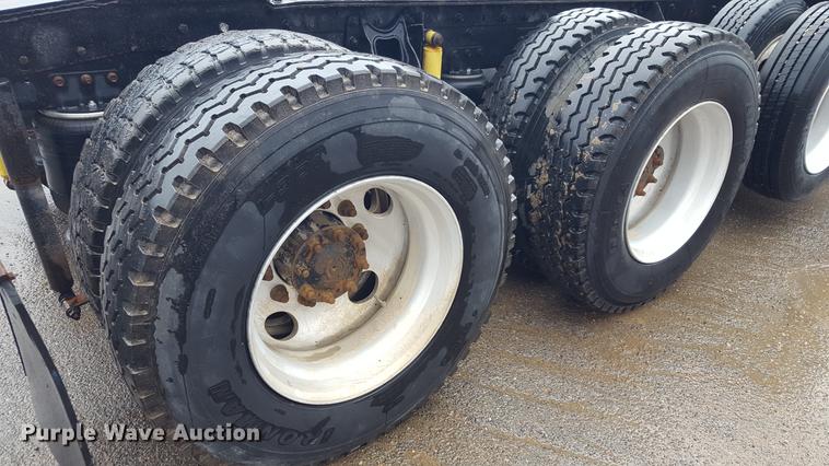 image for item EN9634 1995 International 9400 semi truck