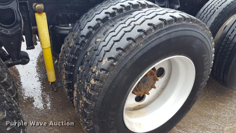 image for item EN9634 1995 International 9400 semi truck