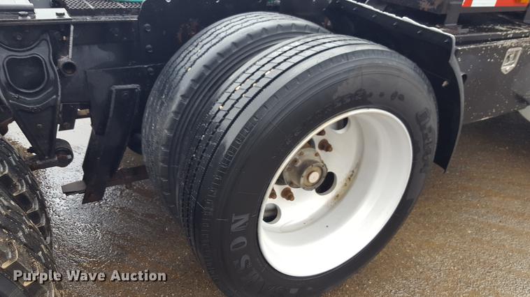 image for item EN9634 1995 International 9400 semi truck