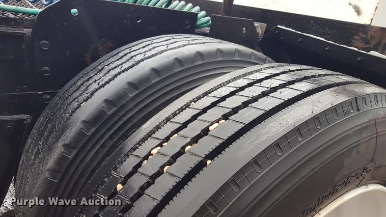 image for item EN9634 1995 International 9400 semi truck