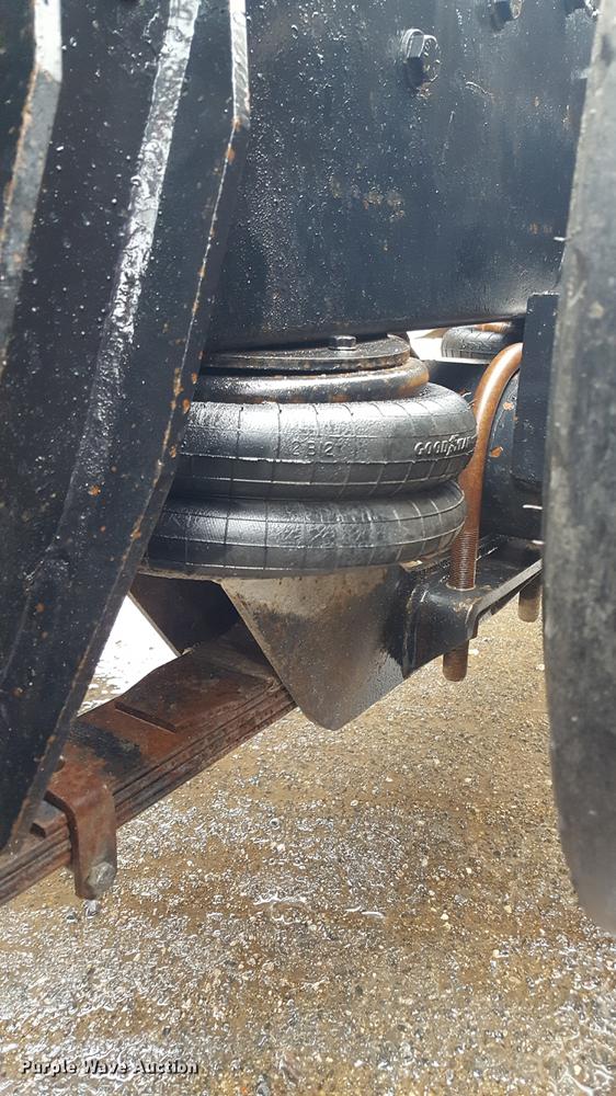 image for item EN9634 1995 International 9400 semi truck