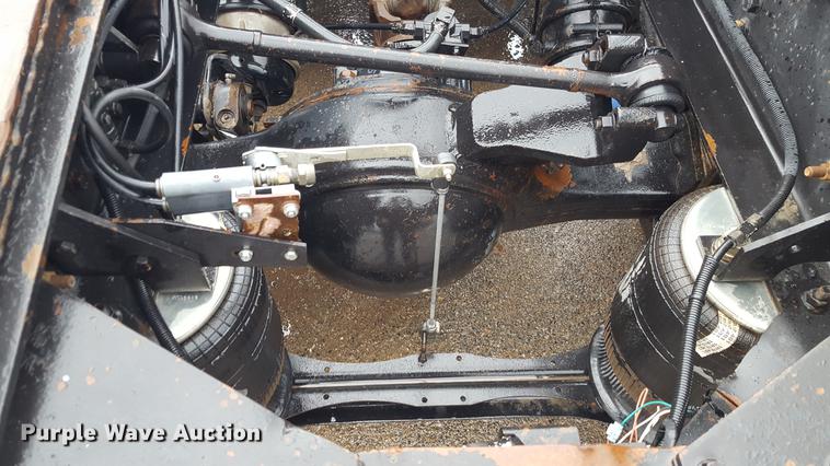 image for item EN9634 1995 International 9400 semi truck