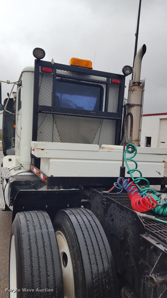 image for item EN9634 1995 International 9400 semi truck