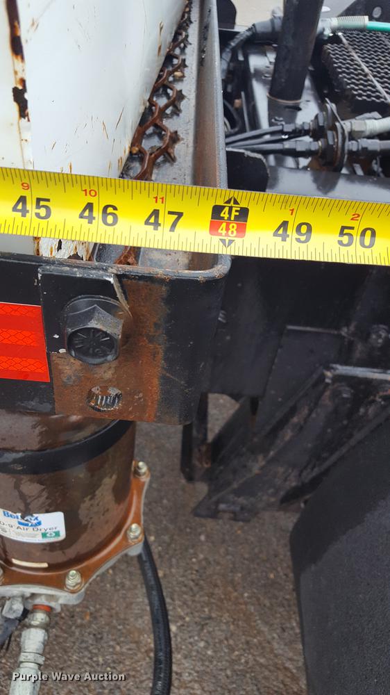 image for item EN9634 1995 International 9400 semi truck