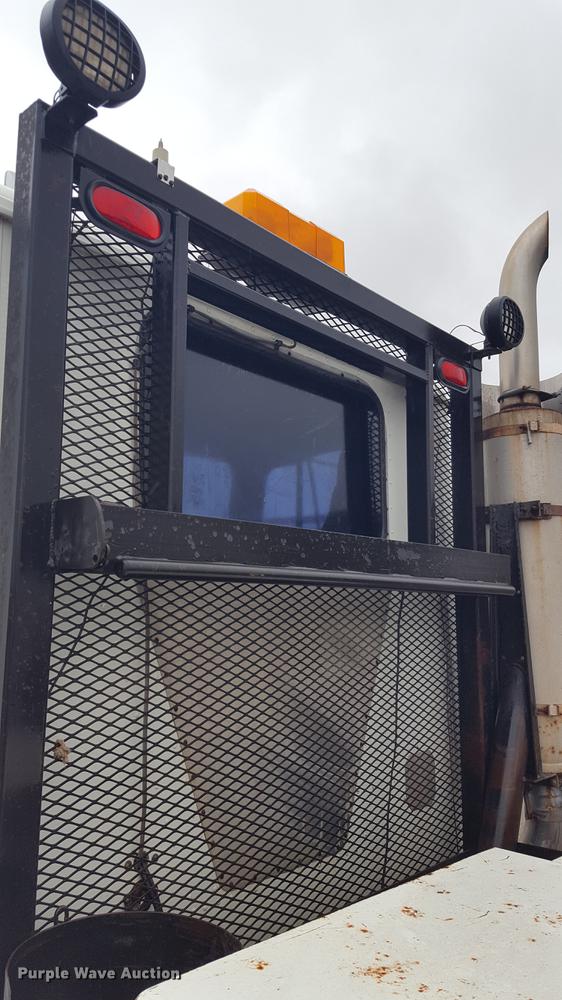 image for item EN9634 1995 International 9400 semi truck