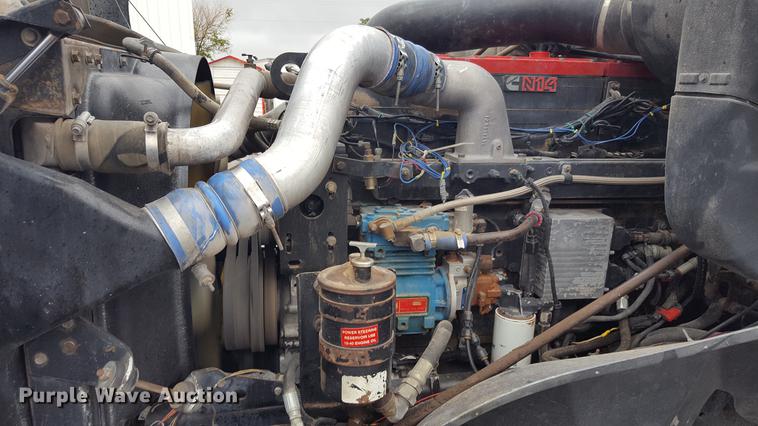 image for item EN9634 1995 International 9400 semi truck