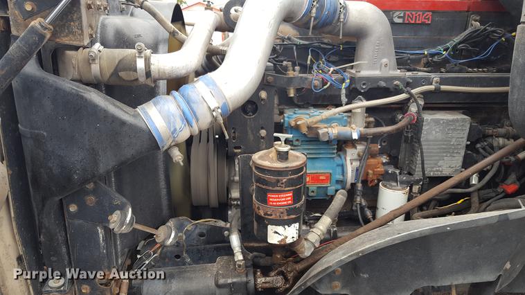 image for item EN9634 1995 International 9400 semi truck