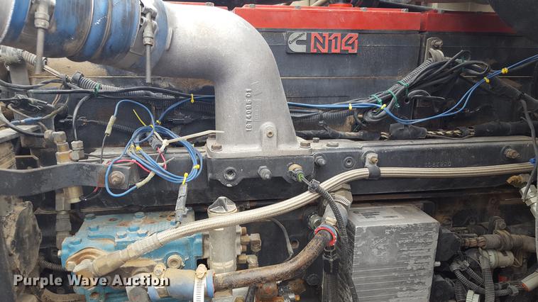 image for item EN9634 1995 International 9400 semi truck