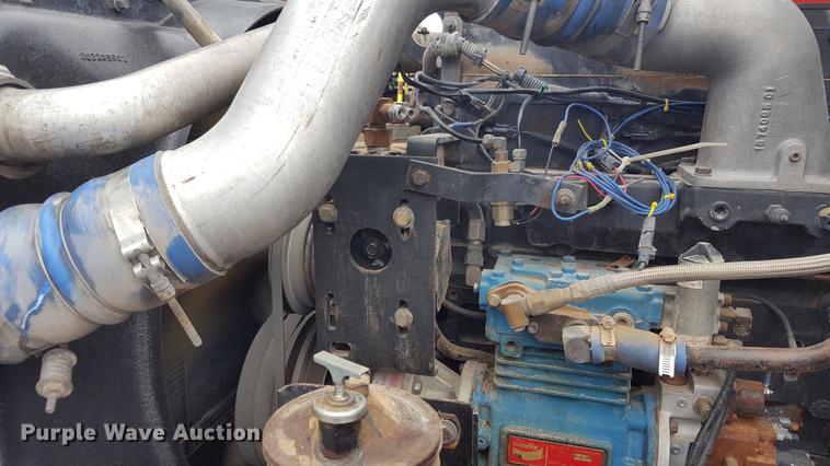 image for item EN9634 1995 International 9400 semi truck