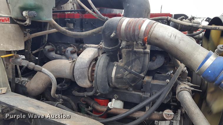 image for item EN9634 1995 International 9400 semi truck