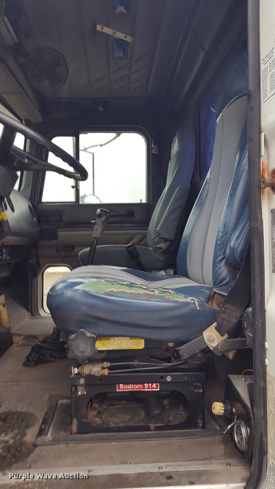 image for item EN9634 1995 International 9400 semi truck