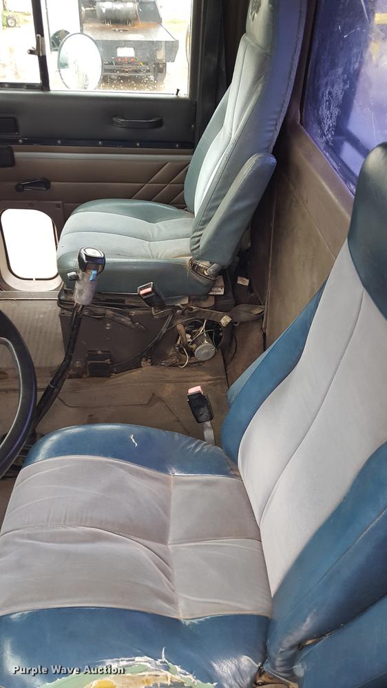 image for item EN9634 1995 International 9400 semi truck