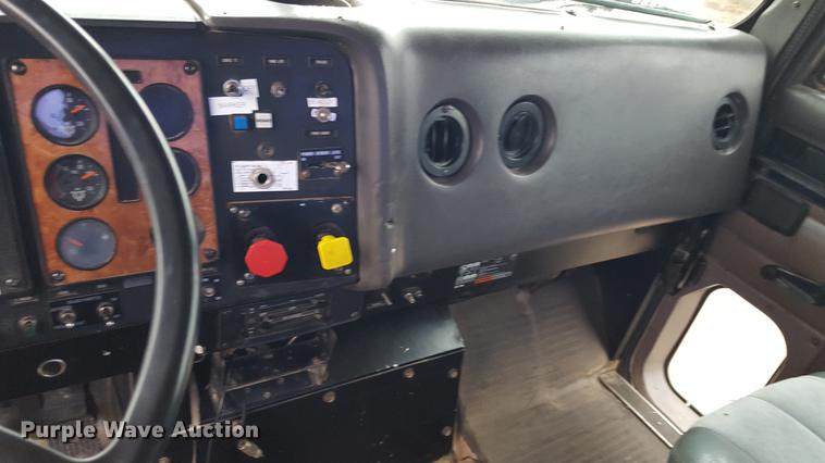 image for item EN9634 1995 International 9400 semi truck