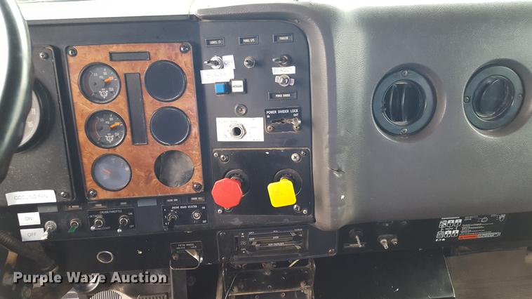 image for item EN9634 1995 International 9400 semi truck