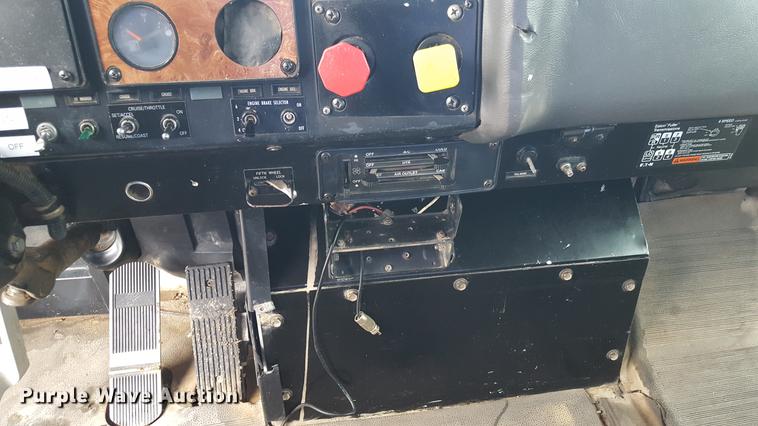 image for item EN9634 1995 International 9400 semi truck