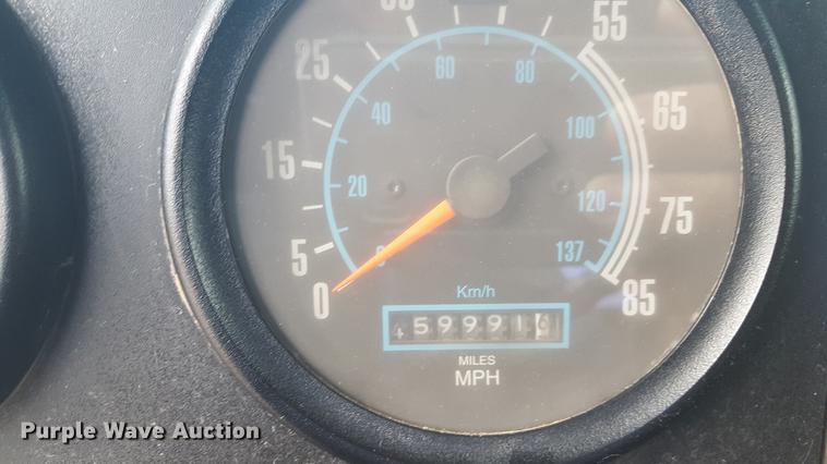 image for item EN9634 1995 International 9400 semi truck