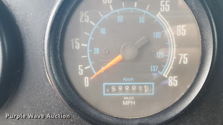 image for item EN9634 1995 International 9400 semi truck