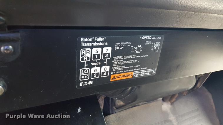 image for item EN9634 1995 International 9400 semi truck