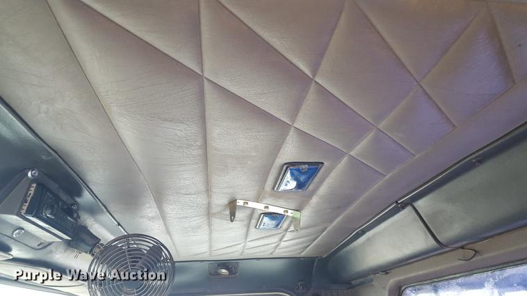 image for item EN9634 1995 International 9400 semi truck