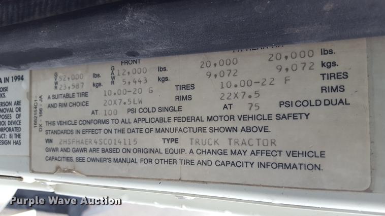 image for item EN9634 1995 International 9400 semi truck