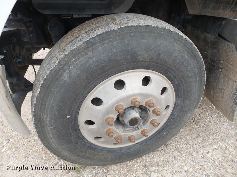 image for item EN9681 2007 Mack CNH613 semi truck