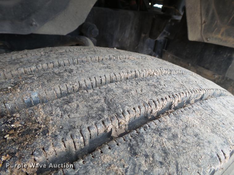 image for item EN9681 2007 Mack CNH613 semi truck