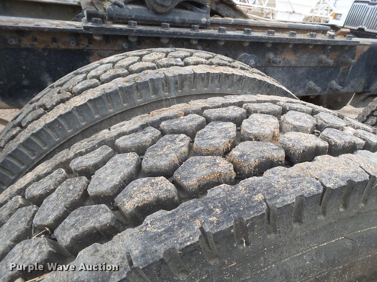 image for item EN9681 2007 Mack CNH613 semi truck