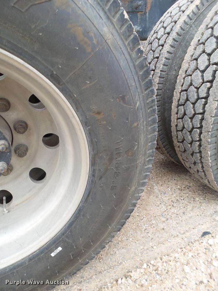 image for item EN9681 2007 Mack CNH613 semi truck