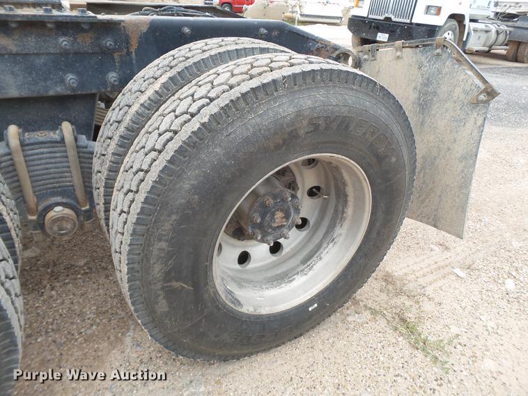 image for item EN9681 2007 Mack CNH613 semi truck
