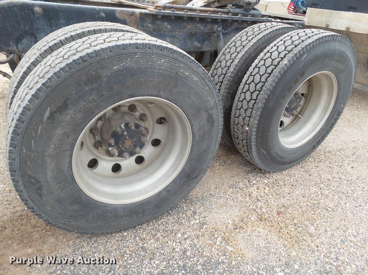 image for item EN9681 2007 Mack CNH613 semi truck