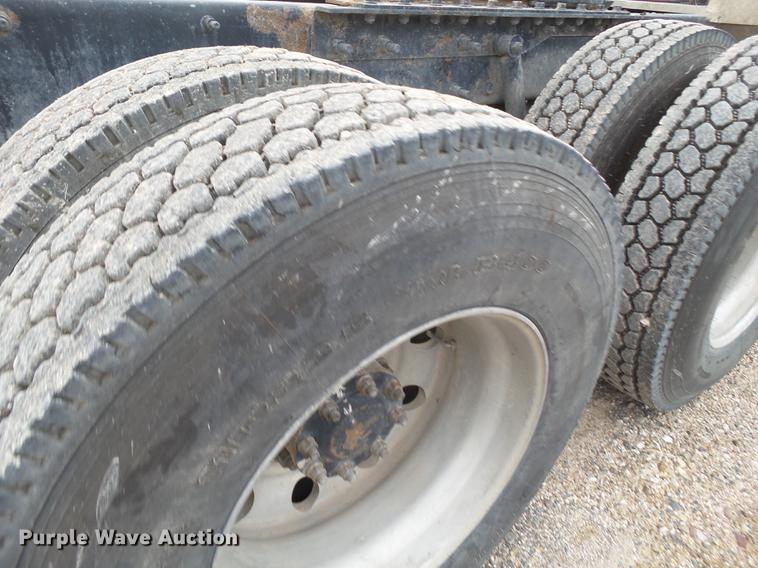 image for item EN9681 2007 Mack CNH613 semi truck