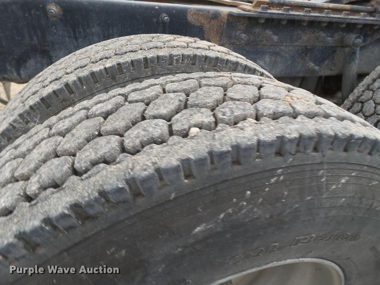 image for item EN9681 2007 Mack CNH613 semi truck