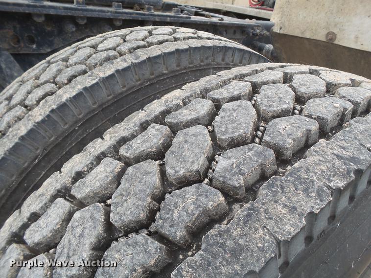 image for item EN9681 2007 Mack CNH613 semi truck