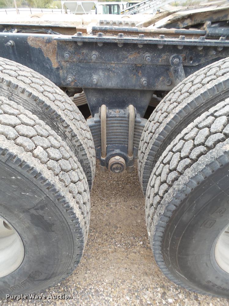 image for item EN9681 2007 Mack CNH613 semi truck