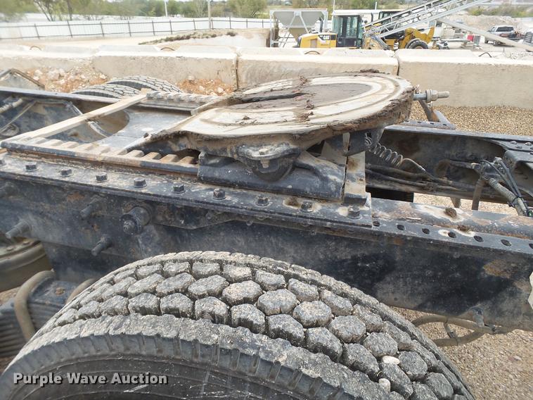 image for item EN9681 2007 Mack CNH613 semi truck