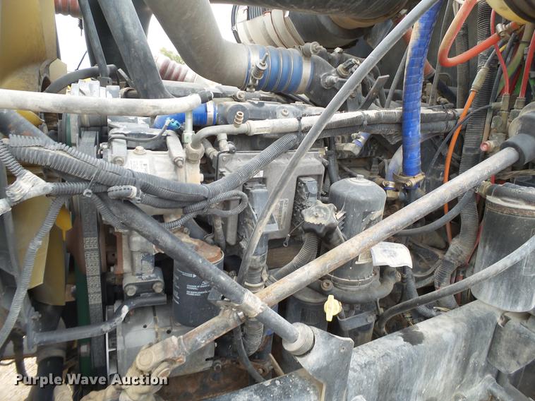 image for item EN9681 2007 Mack CNH613 semi truck