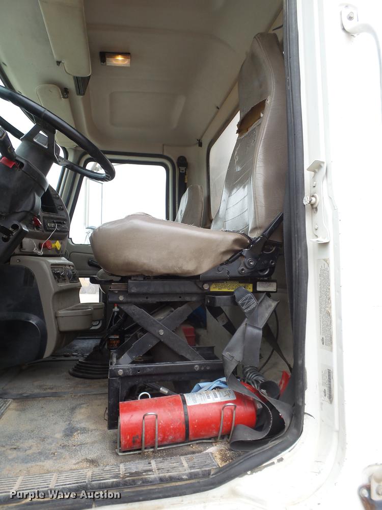 image for item EN9681 2007 Mack CNH613 semi truck