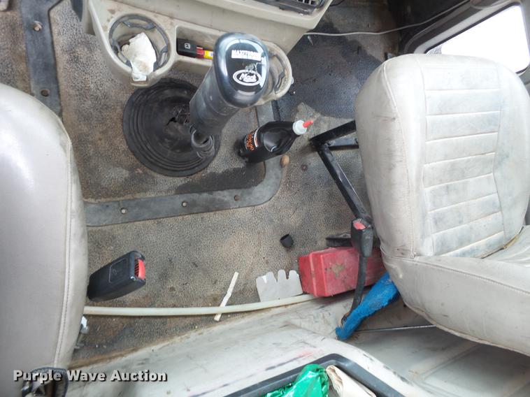 image for item EN9681 2007 Mack CNH613 semi truck